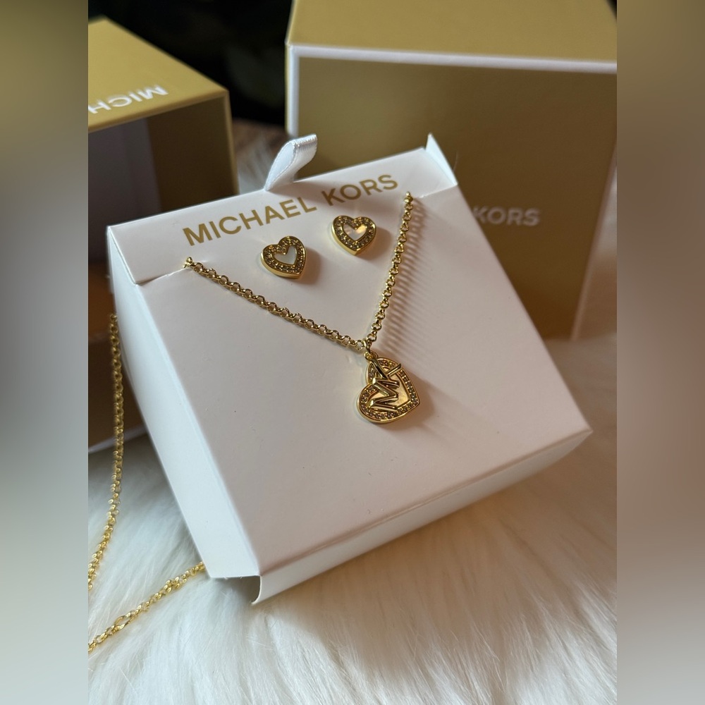 NWT MICHAEL KORS SET OF GOLD CRYSTAL HEART+MK NECKLACE & HEART EARRINGS GIFT SET
